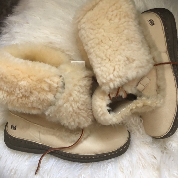 Born Shearling Lined Leather Lace-Up Boots - Picture 10 of 12